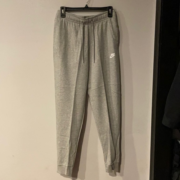 Nike Standard Fit Sweatpants - Picture 2 of 8